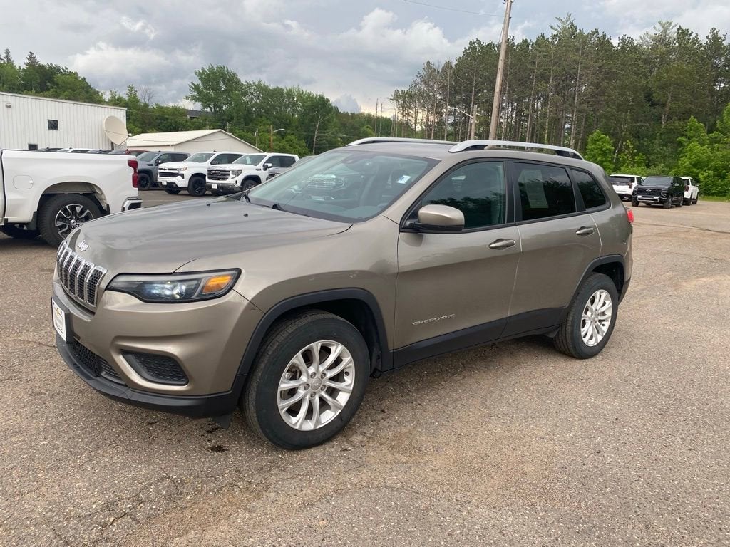 2021 Jeep Cherokee Latitude in Tan — front three-quarter view